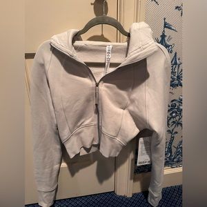 Lululemon Scuba Full-Zip Cropped Hoodie NWT size 4 never worn. Color- bone